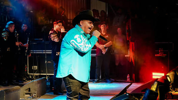 Audience at a Chuy Lizarraga concert